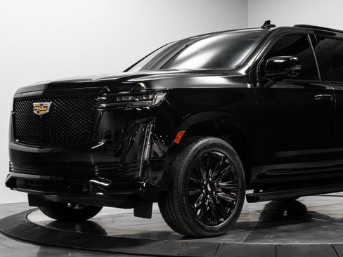 Used 2023 Cadillac Escalade ESV Sport Platinum image 4