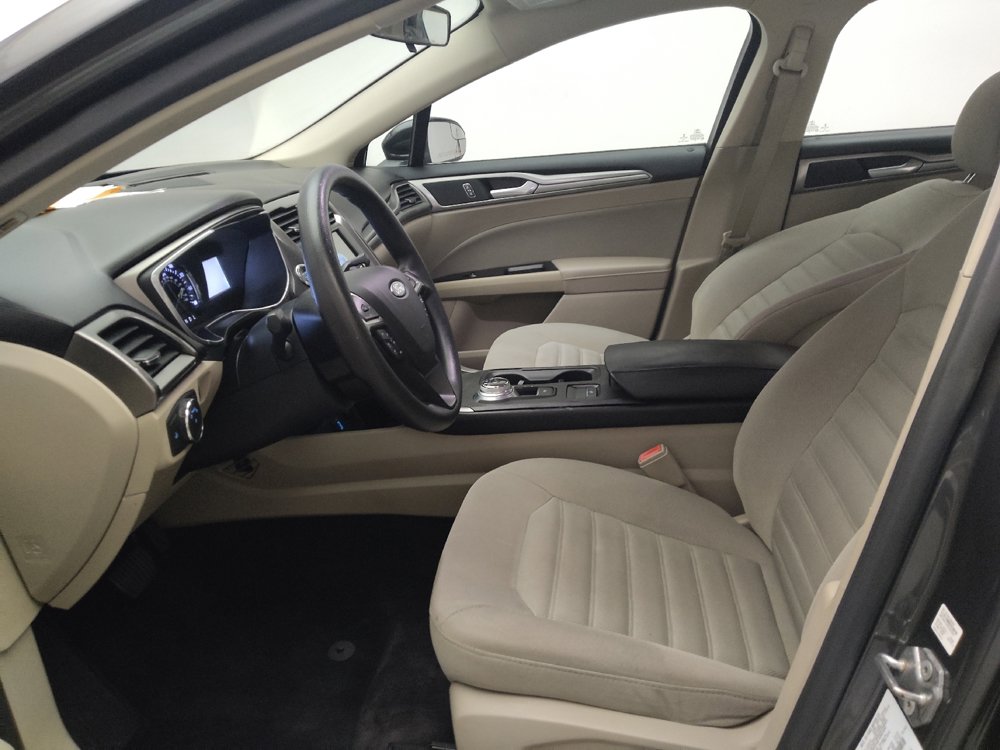 Used 2017 Ford Fusion SE w/ Fusion SE Technology Package FWD image 17