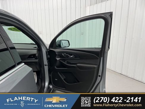 Used 2023 Chevrolet Traverse High Country image 14