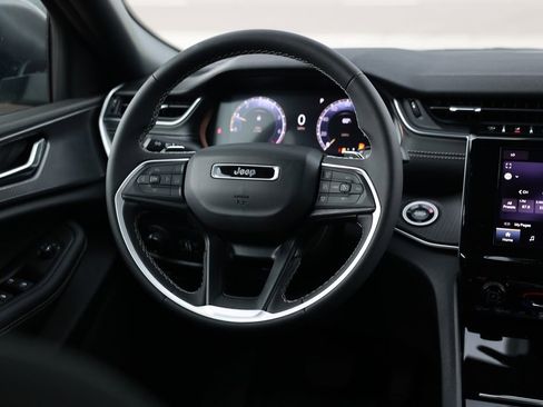 New 2025 Jeep Grand Cherokee Laredo image 22