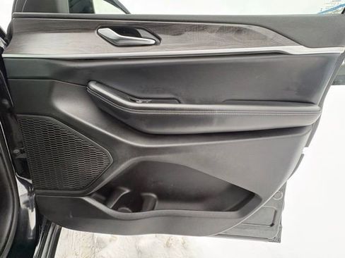 Used 2023 Jeep Grand Cherokee Limited w/ Luxury Tech Group II image 40