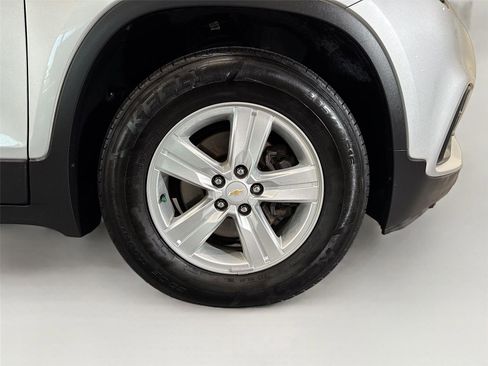 Used 2021 Chevrolet Trax LS w/ Tint and Cruise Package FWD image 30