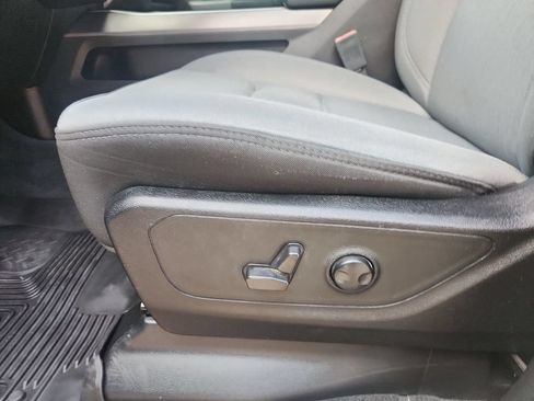Used 2022 RAM 1500 Big Horn AWD/4WD image 16