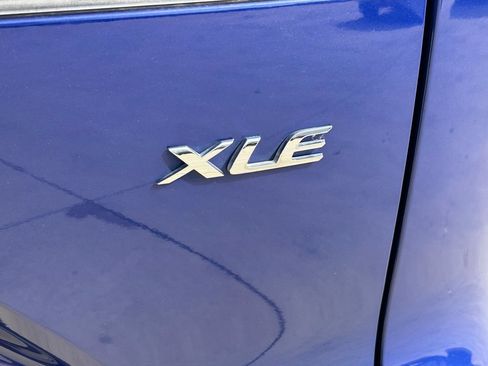 Used 2022 Toyota Corolla Cross XLE w/ Convenience Package FWD image 14