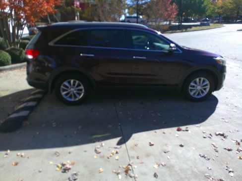 Used 2016 Kia Sorento LX image 14