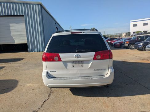 Used 2007 Toyota Sienna XLE image 7