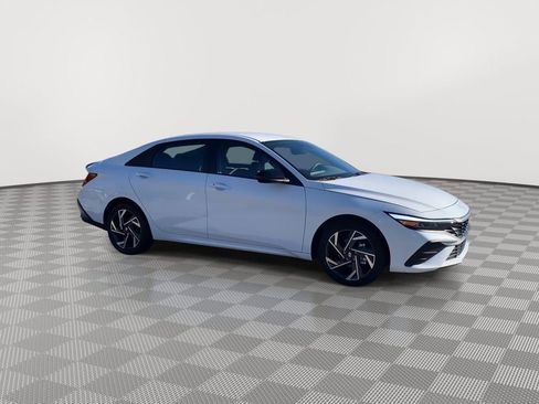 New 2025 Hyundai Elantra SEL image 27
