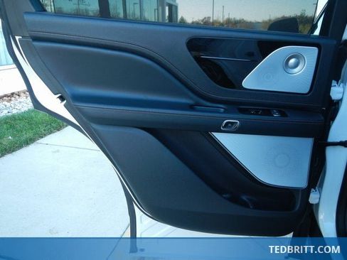 Used 2025 Lincoln Aviator Black Label w/ Jet Appearance Package image 15