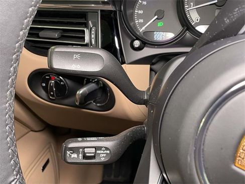 Used 2025 Porsche Macan image 44