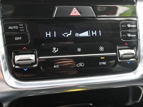 Certified 2023 Kia Sorento SX image 21