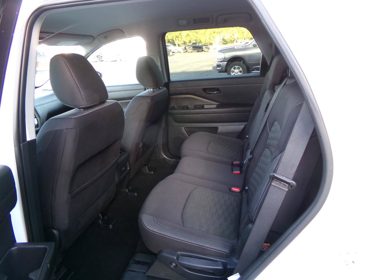 Used 2024 Nissan Pathfinder SV AWD/4WD image 36