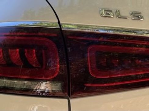 Used 2022 Mercedes-Benz GLS 450 4MATIC image 10