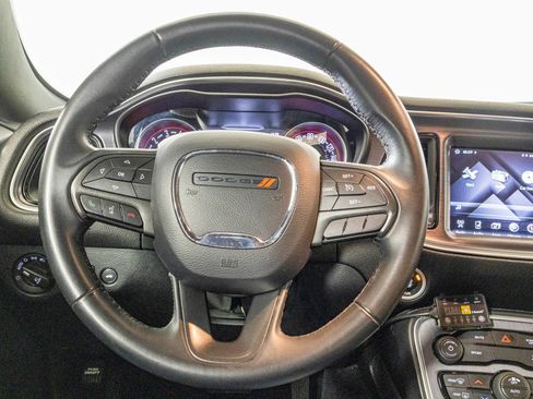 Used 2017 Dodge Challenger R/T image 28