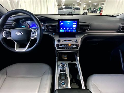 Used 2021 Ford Explorer XLT w/ Equipment Group 202A image 15