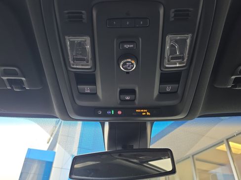 Used 2021 Chevrolet Suburban LT image 21