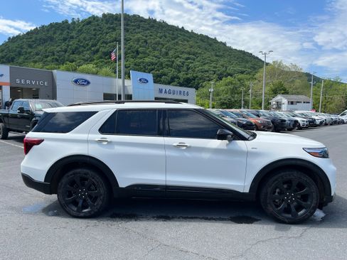 Used 2022 Ford Explorer ST-Line AWD/4WD image 4