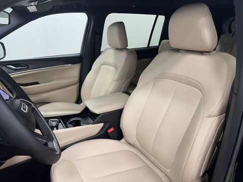 Used 2025 Jeep Grand Cherokee L Limited image 14