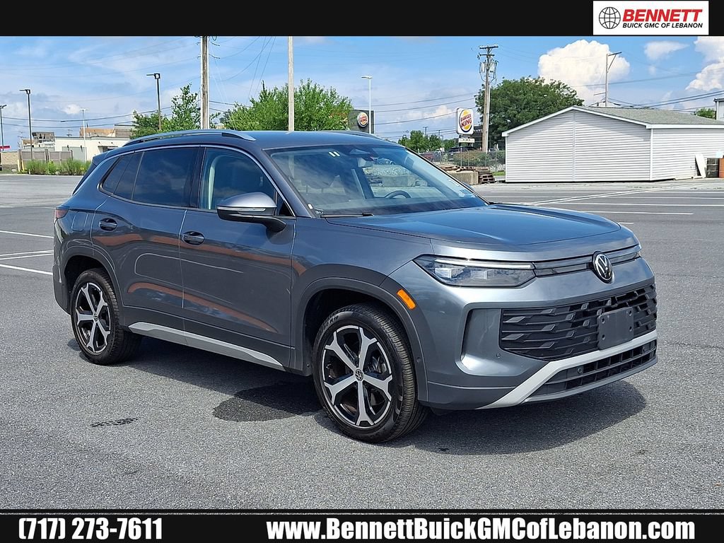 Used 2026 Volkswagen Tiguan SE AWD/4WD image 1