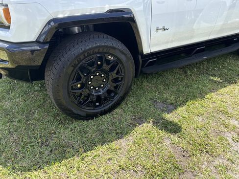 Used 2024 GMC Hummer EV 2X AWD/4WD image 9