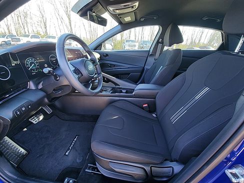 Used 2025 Hyundai Elantra SEL w/ Cargo Package image 15