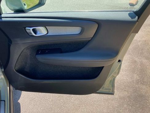 Used 2024 Volvo XC40 B5 Core AWD/4WD image 36