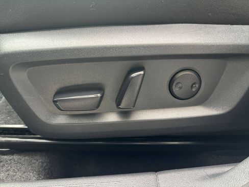 Used 2025 Nissan Rogue SV AWD/4WD image 22