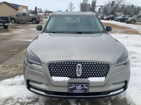 Used 2023 Lincoln Aviator AWD w/ Premium Package image 2