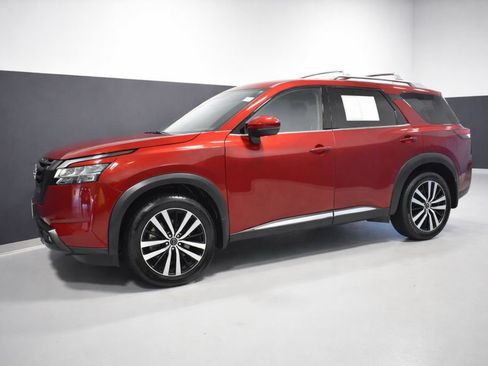 Used 2023 Nissan Pathfinder Platinum AWD/4WD image 2