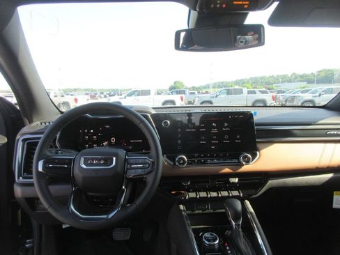 New 2026 GMC Canyon AT4 AWD/4WD image 13
