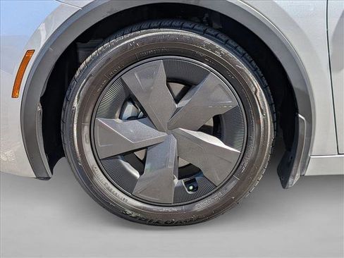 Used 2024 Toyota Prius LE image 22