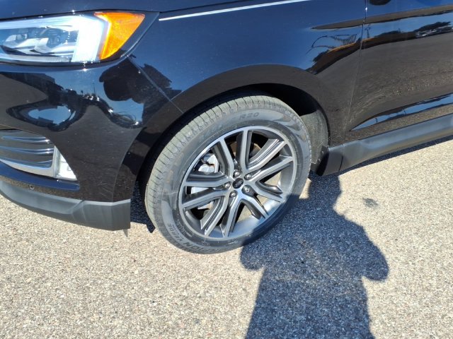 Certified 2024 Ford Edge Titanium w/ Equipment Group 301A AWD/4WD image 4