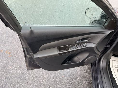 Used 2015 Chevrolet Cruze LT image 14