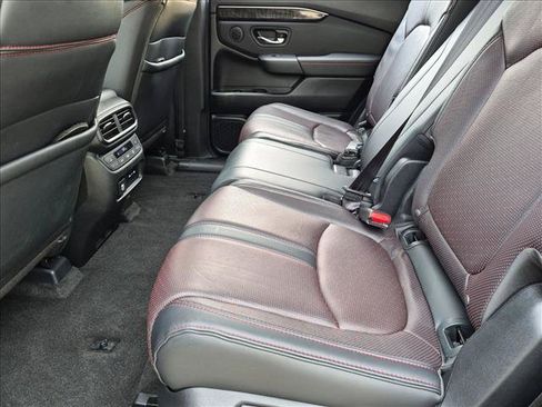 Used 2025 Honda Pilot Black Edition image 18
