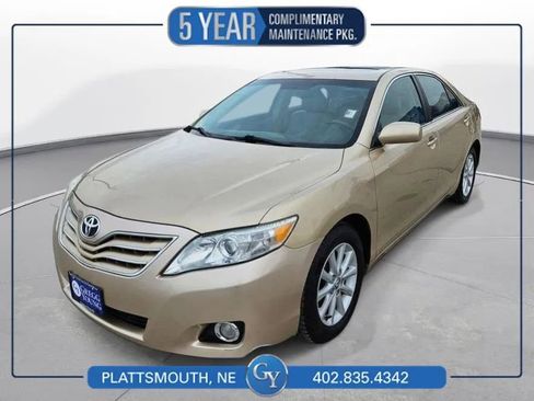 Used 2010 Toyota Camry XLE image 1