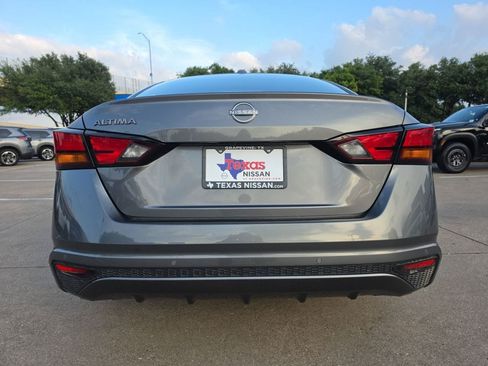 Used 2025 Nissan Altima 2.5 SV FWD image 5