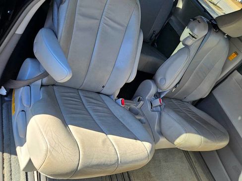 Used 2014 Toyota Sienna XLE image 6
