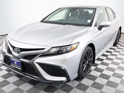 Used 2024 Toyota Camry SE FWD image 5