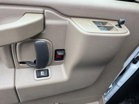 New 2026 Chevrolet Express 3500 Extended image 35