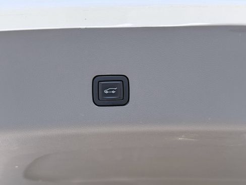 Used 2020 Chevrolet Traverse Premier w/ LPO, Floor Liner Package FWD image 10