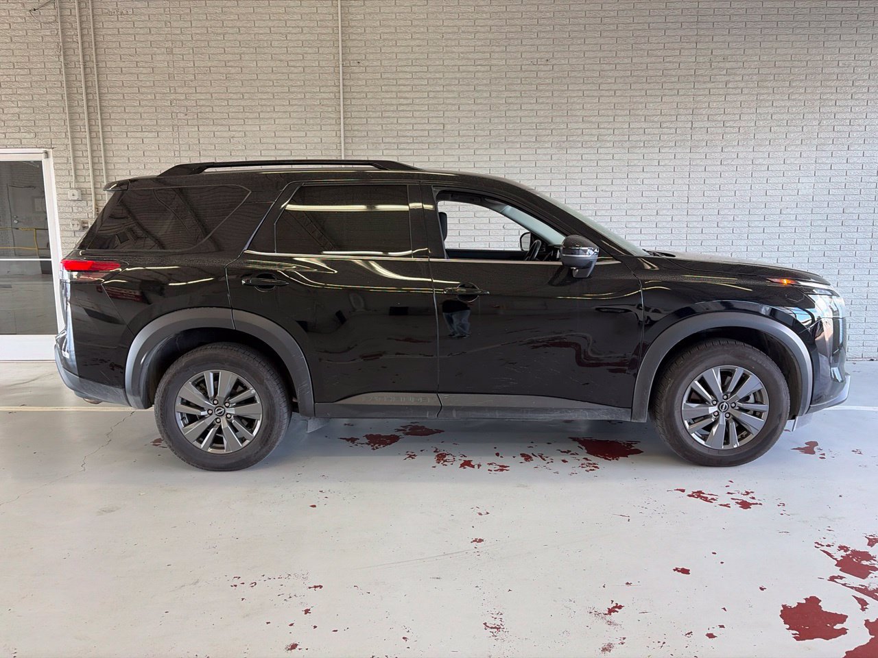 Used 2025 Nissan Pathfinder SV AWD/4WD image 2