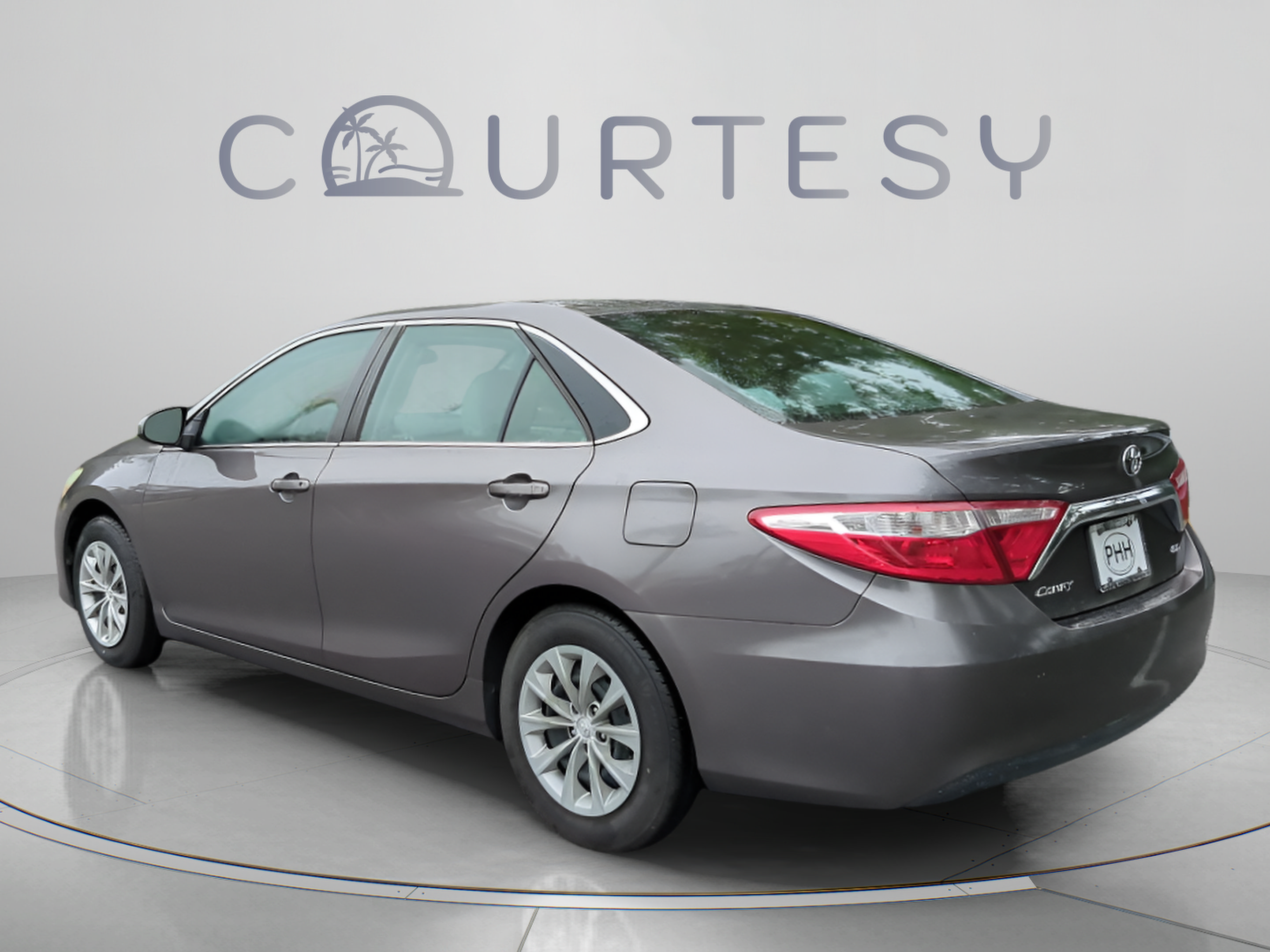 Used 2016 Toyota Camry LE FWD image 4
