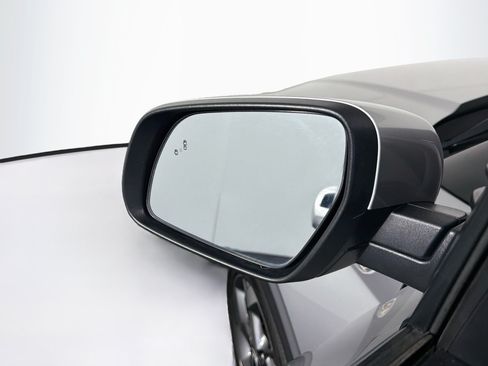 Used 2025 Hyundai Venue SEL FWD image 16