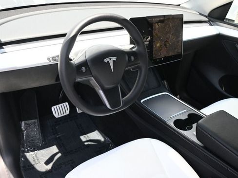 Used 2022 Tesla Model Y Performance AWD/4WD image 9