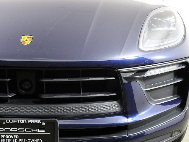 Certified 2023 Porsche Macan AWD/4WD image 11
