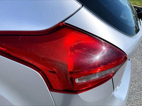 Used 2017 Ford Focus Titanium FWD image 29