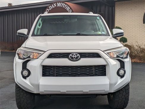 Used 2016 Toyota 4Runner SR5 image 2