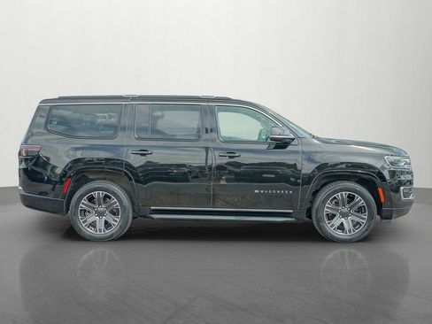 Used 2024 Jeep Wagoneer Series II w/ Flexible Seating Group AWD/4WD image 8