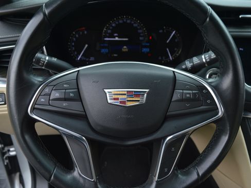 Used 2018 Cadillac XT5 FWD image 13
