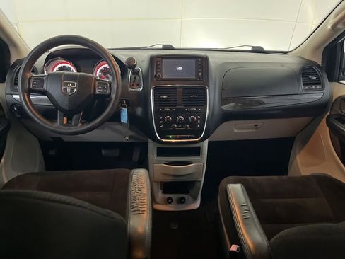 Used 2018 Dodge Grand Caravan SE FWD image 29