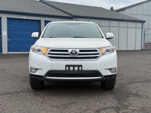 Used 2012 Toyota Highlander SE w/ Tow Pkg image 2